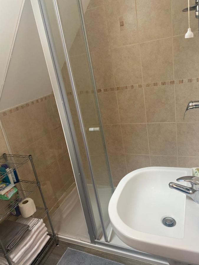 The Willows Lovely Double Apartment روستريفور المظهر الخارجي الصورة
