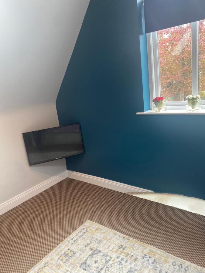 The Willows Lovely Double Apartment روستريفور المظهر الخارجي الصورة